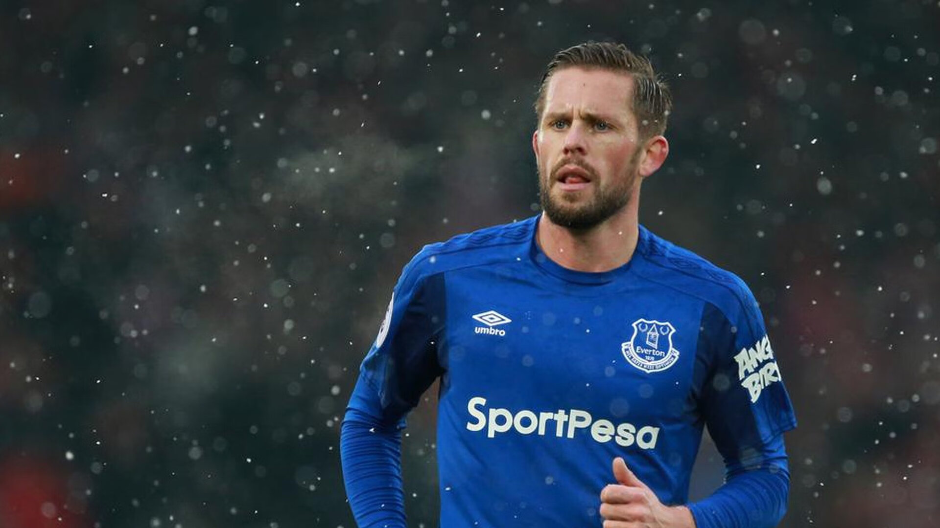 欧冠淘汰赛焦点战,波兰铁骑掀翻比利亚雷亚尔,东欧风暴席卷欧陆