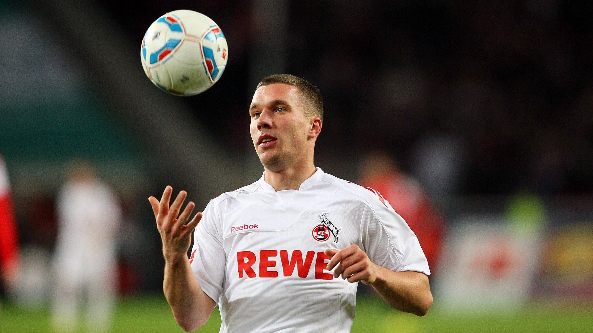 欧冠半决赛之夜,乔治关键节点连续得分,谱写英雄史诗