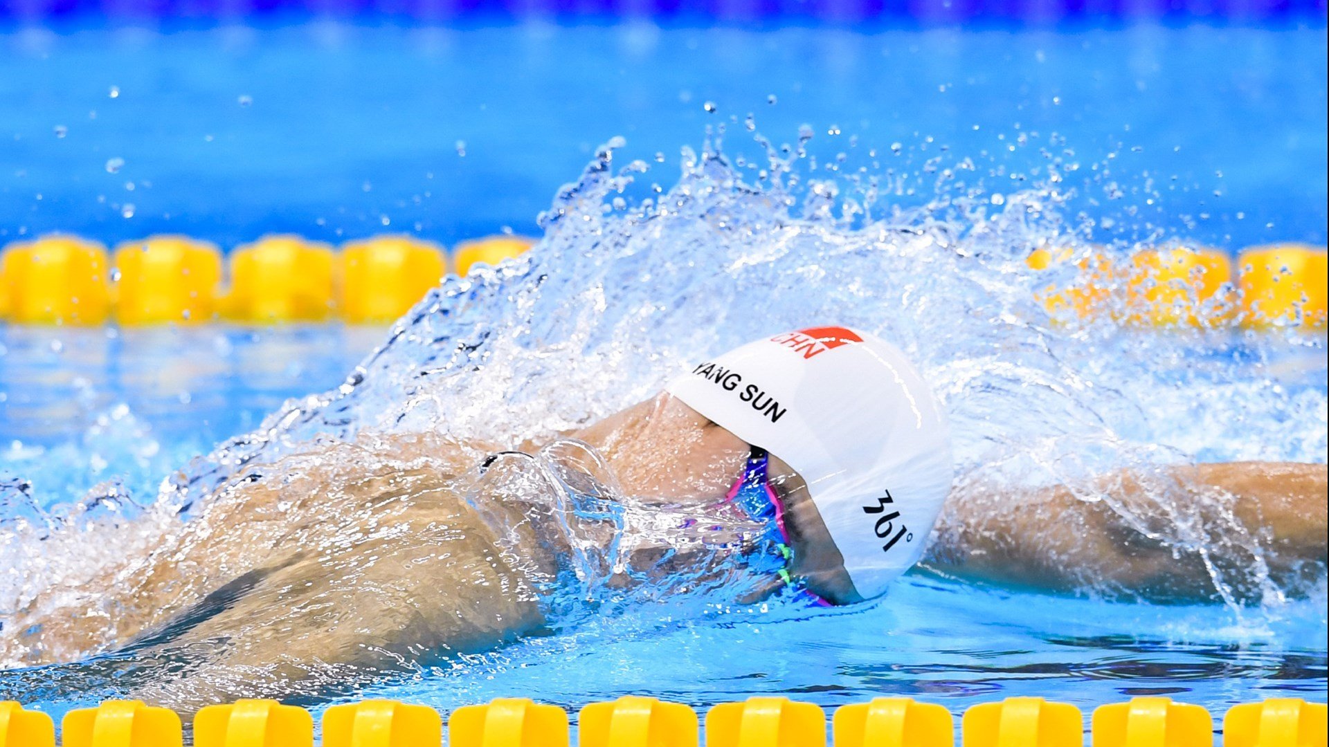 德国爆冷美国，苏亚雷斯展现巨星价值，当精密机器遭遇南美烈焰